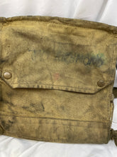 Lade das Bild in den Galerie-Viewer, WW2 British Army Soldiers General Service Gas Mask in Bag
