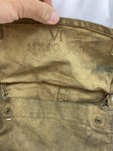 Lade das Bild in den Galerie-Viewer, WW2 British Army Soldiers General Service Gas Mask in Bag
