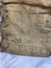 Lade das Bild in den Galerie-Viewer, WW2 British Army Soldiers General Service Gas Mask in Bag
