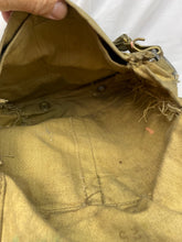 Lade das Bild in den Galerie-Viewer, WW2 British Army Soldiers General Service Gas Mask in Bag

