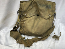 Lade das Bild in den Galerie-Viewer, WW2 British Army Soldiers General Service Gas Mask in Bag
