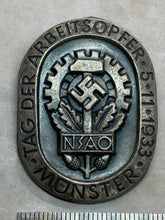 Lade das Bild in den Galerie-Viewer, Original WW2 German National Assoc. Labor Victims of Industrial Accidents NSAO Membership Tinnie
