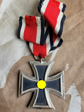 Lade das Bild in den Galerie-Viewer, Original WW2 German Army Iron Cross Medal 2nd Class EKII - Maker Marker 93 - Richard Simm &amp; Söhne
