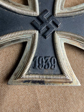 Lade das Bild in den Galerie-Viewer, Original WW2 German Army Iron Cross Medal 2nd Class EKII - Maker Marker 93 - Richard Simm &amp; Söhne
