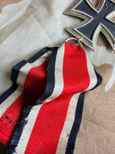 Lade das Bild in den Galerie-Viewer, Original WW2 German Army Iron Cross Medal 2nd Class EKII - Maker Marker 93 - Richard Simm &amp; Söhne
