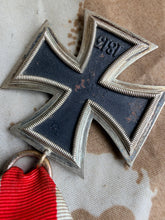 Lade das Bild in den Galerie-Viewer, Original WW2 German Army Iron Cross Medal 2nd Class EKII - Maker Marker 93 - Richard Simm &amp; Söhne

