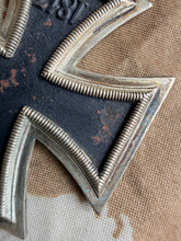 Lade das Bild in den Galerie-Viewer, Original WW2 German Army Iron Cross Medal 2nd Class EKII - Maker Marker 93 - Richard Simm &amp; Söhne
