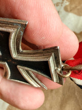 Lade das Bild in den Galerie-Viewer, Original WW2 German Army Iron Cross Medal 2nd Class EKII - Maker Marker 93 - Richard Simm &amp; Söhne

