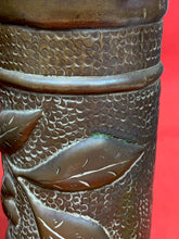 Lade das Bild in den Galerie-Viewer, Original WW1 Trench Art Shell Case Brass Vase Pair - Signed by Artist
