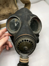 Charger l&#39;image dans la galerie, Original WW2 British Army Soldiers Gas Mask Set
