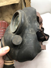 Charger l&#39;image dans la galerie, Original WW2 British Army Soldiers Gas Mask Set
