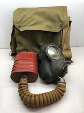 Charger l&#39;image dans la galerie, Original WW2 British Army Soldiers Gas Mask Set
