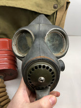 Charger l&#39;image dans la galerie, Original WW2 British Army Soldiers Gas Mask Set
