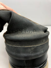 Charger l&#39;image dans la galerie, Original WW2 British Home Front Civilian Gas Mask in Box
