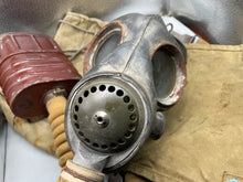 Charger l'image dans la galerie, Original WW2 British Army GSR General Service Respirator Gas Mask Set - The Militaria Shop
