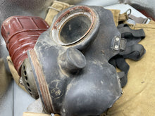 Charger l'image dans la galerie, Original WW2 British Army GSR General Service Respirator Gas Mask Set - The Militaria Shop
