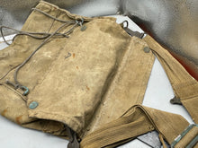 Charger l'image dans la galerie, Original WW2 British Army GSR General Service Respirator Gas Mask Set - The Militaria Shop
