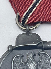 Charger l'image dans la galerie, Original WW2 German Eastern Front Service Medal - Good Condition - The Militaria Shop
