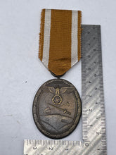 Charger l'image dans la galerie, Original WW2 German West Wall Medal (Deutsches Schutzwall-Ehrenzeichen) - The Militaria Shop
