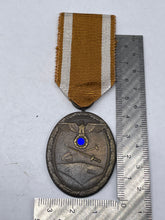 Charger l'image dans la galerie, Original WW2 German West Wall Medal (Deutsches Schutzwall-Ehrenzeichen) - The Militaria Shop
