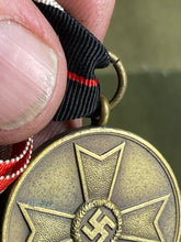 Charger l&#39;image dans la galerie, Original WW2 German War Merit Medal with Paper Packet of Issue
