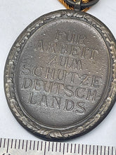Charger l'image dans la galerie, Original WW2 German West Wall Medal (Deutsches Schutzwall-Ehrenzeichen) - The Militaria Shop

