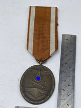 Charger l'image dans la galerie, Original WW2 German West Wall Medal (Deutsches Schutzwall-Ehrenzeichen) - The Militaria Shop
