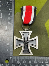 Lade das Bild in den Galerie-Viewer, Reproduction German WW2 Iron Cross 2nd Class with Ribbon
