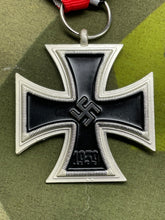 Lade das Bild in den Galerie-Viewer, Reproduction German WW2 Iron Cross 2nd Class with Ribbon
