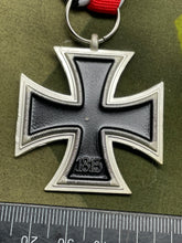 Lade das Bild in den Galerie-Viewer, Reproduction German WW2 Iron Cross 2nd Class with Ribbon
