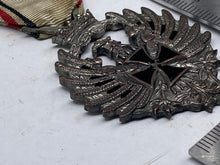 Charger l'image dans la galerie, Spanish WW2 "Blue Division" Medal for Spanish Volunteers on the Eastern Front - The Militaria Shop
