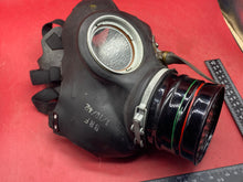 Lade das Bild in den Galerie-Viewer, WW2 British Home Front / Civil Defence Wardens Gas Mask 1942 Dated
