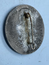 Charger l&#39;image dans la galerie, Original WW2 German Day Badge 
