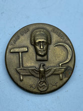 Load image into Gallery viewer, Original WW2 German Day Badge 
