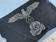 Charger l&#39;image dans la galerie, Reproduction WW2 German Cloth SS Cap Eagle &amp; Skull Badge 
