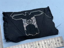 Charger l&#39;image dans la galerie, Reproduction WW2 German Cloth SS Cap Eagle &amp; Skull Badge 
