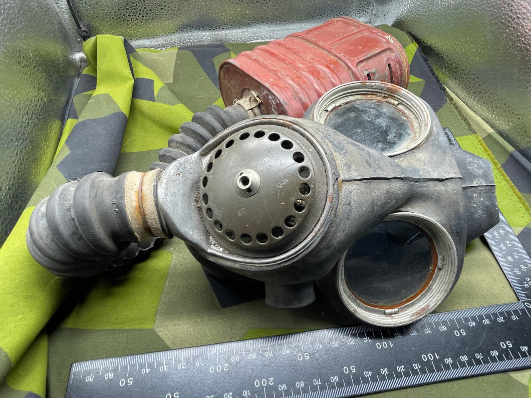 Original WW2 British Army Soldiers GSR Gas Mask