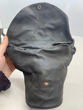 Lade das Bild in den Galerie-Viewer, WW2 Women&#39;s Home Front British Civilian Gas Mask in Bag
