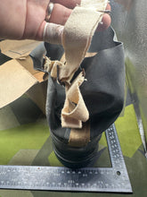 Lade das Bild in den Galerie-Viewer, Original WW2 British Home Front Civilian Gas Mask in Cardboard Box

