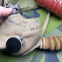 Lade das Bild in den Galerie-Viewer, Original WW2 British Army T-Mic GSR General Service Respirator Gas Mask Set
