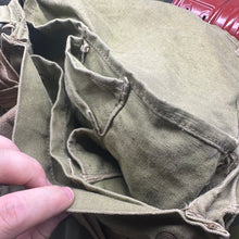 Lade das Bild in den Galerie-Viewer, Original WW2 British Army T-Mic GSR General Service Respirator Gas Mask Set
