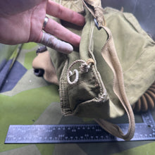Lade das Bild in den Galerie-Viewer, Original WW2 British Army T-Mic GSR General Service Respirator Gas Mask Set
