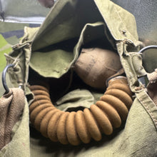 Lade das Bild in den Galerie-Viewer, Original WW2 British Army T-Mic GSR General Service Respirator Gas Mask Set
