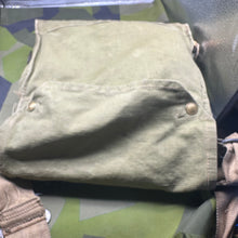 Lade das Bild in den Galerie-Viewer, Original WW2 British Army T-Mic GSR General Service Respirator Gas Mask Set
