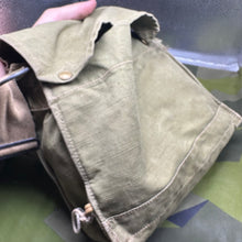 Lade das Bild in den Galerie-Viewer, Original WW2 British Army T-Mic GSR General Service Respirator Gas Mask Set
