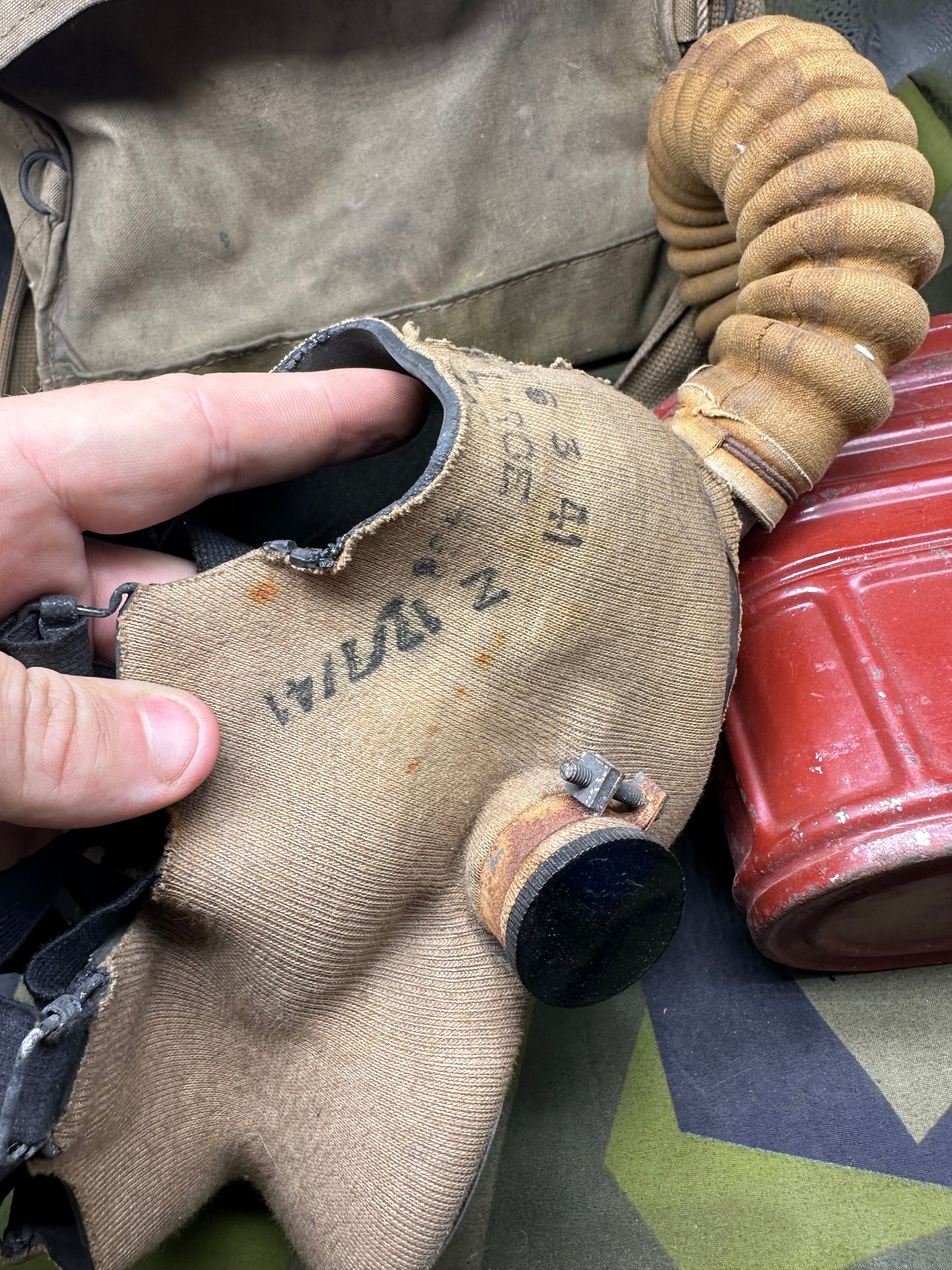 Original WW2 British Army T-Mic GSR General Service Respirator Gas Mask Set - The Militaria Shop