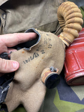 Charger l&#39;image dans la galerie, Original WW2 British Army T-Mic GSR General Service Respirator Gas Mask Set
