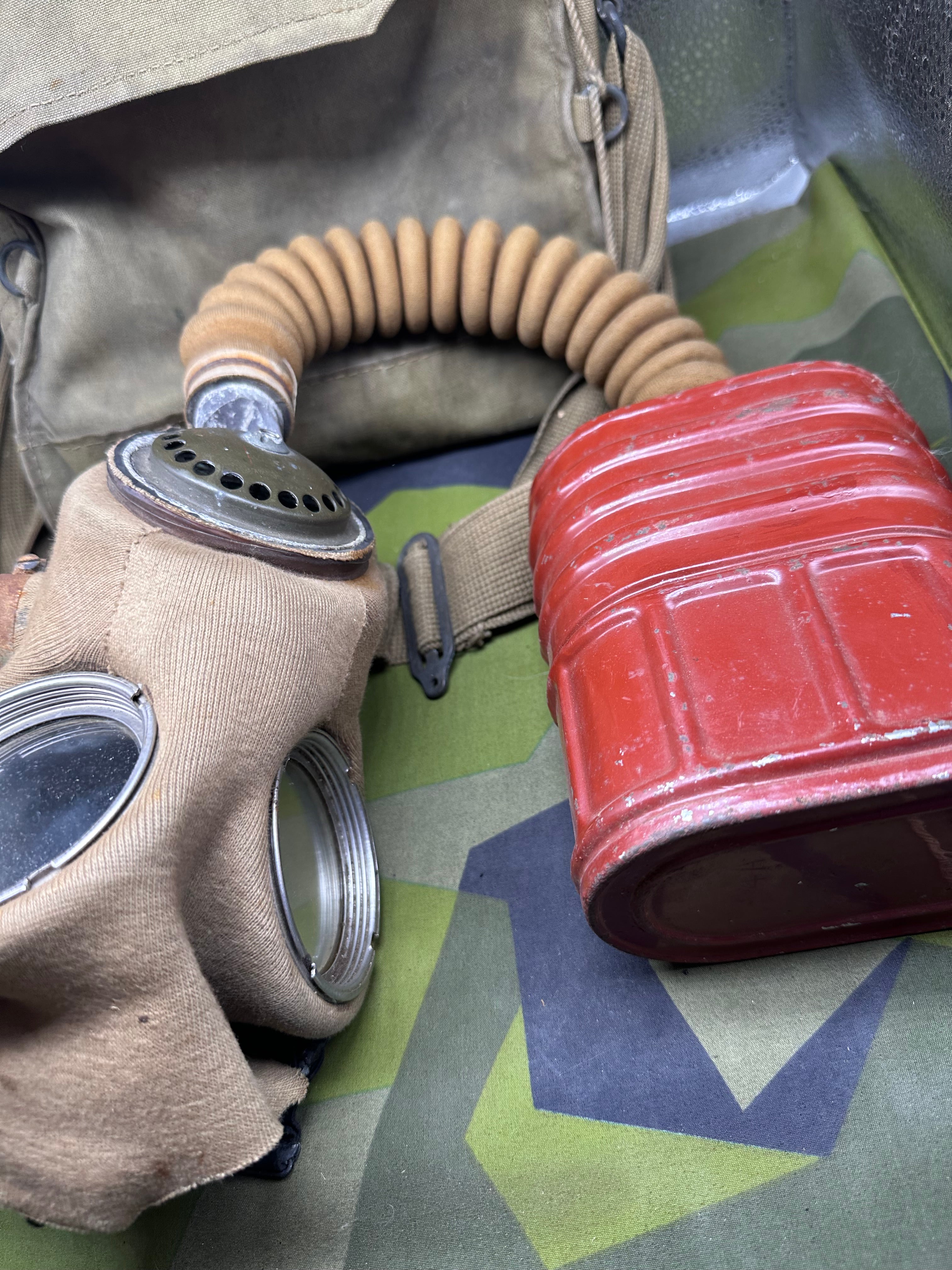 Original WW2 British Army T-Mic GSR General Service Respirator Gas Mask Set - The Militaria Shop