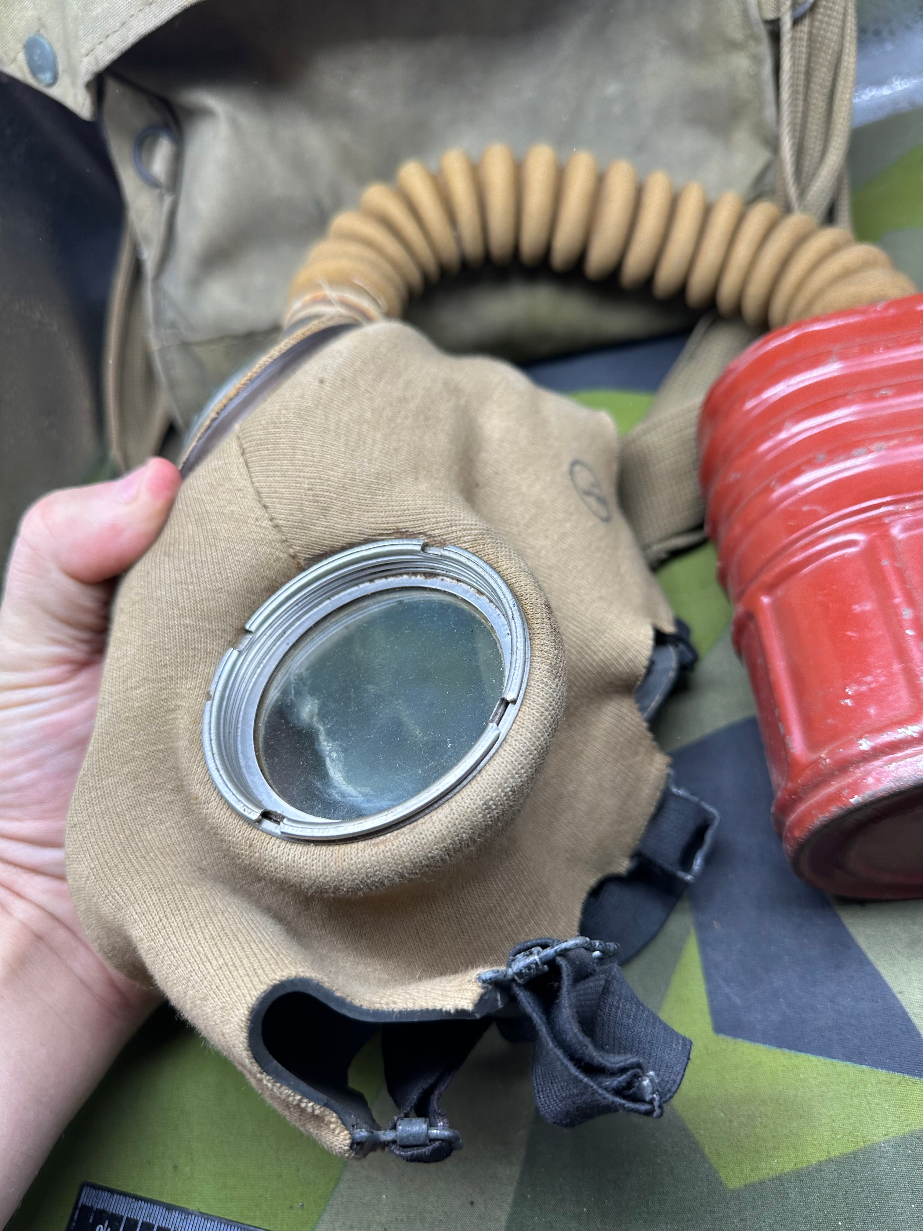 Original WW2 British Army T-Mic GSR General Service Respirator Gas Mask Set - The Militaria Shop