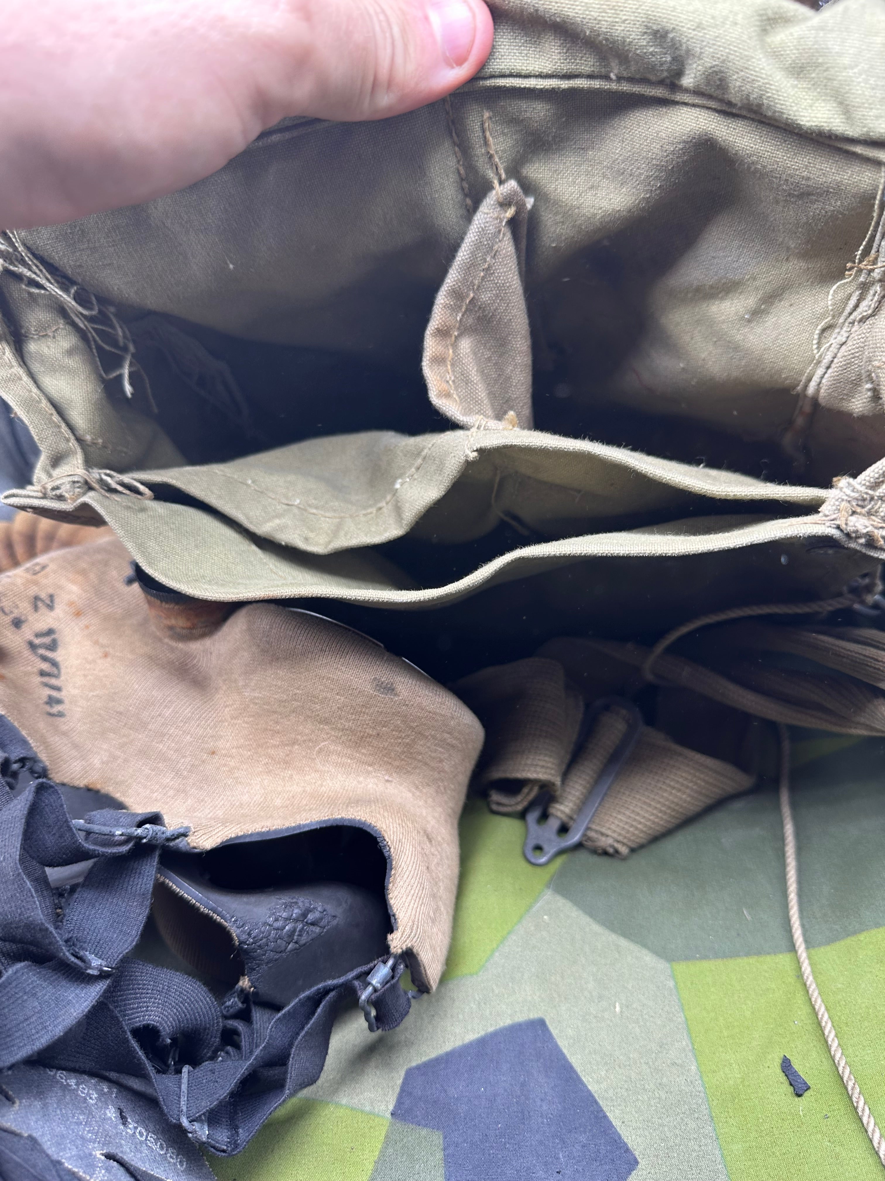 Original WW2 British Army T-Mic GSR General Service Respirator Gas Mask Set - The Militaria Shop